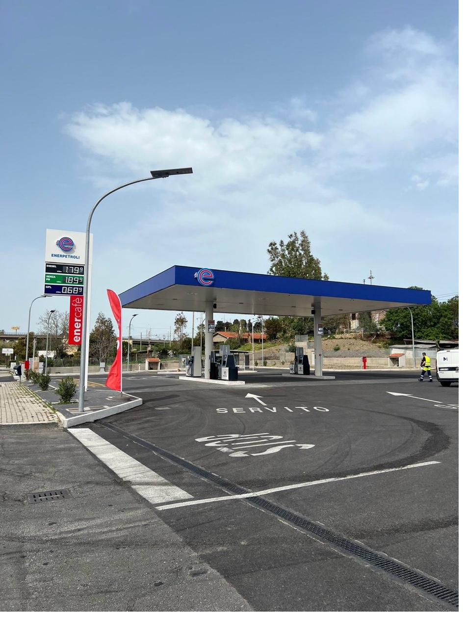 Stazione di servizio Enerpetroli